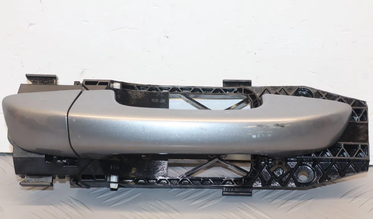 Poignee ext porte avd Volkswagen GOLF VI (5K1) 1.6 tdi (2009-2012) 5 portes occasion