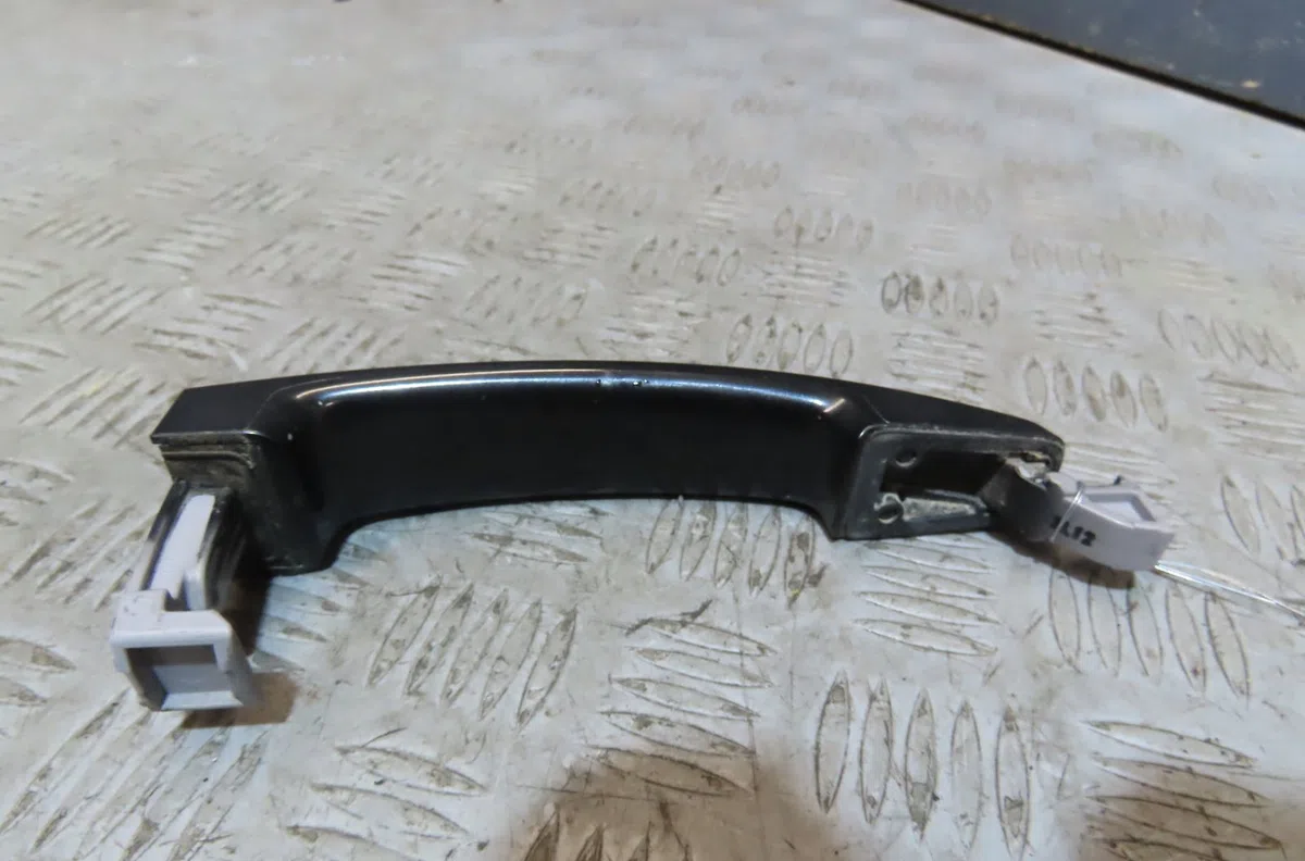Poignee ext porte avg Chevrolet CAPTIVA (C100, C140) 2.0 d 4wd (2006-2009) occasion