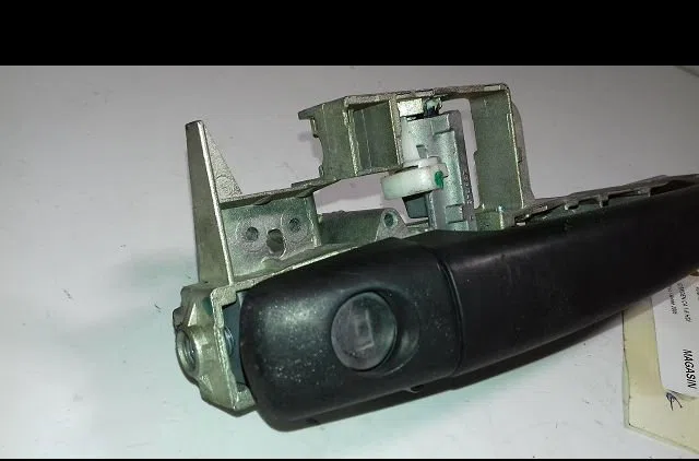 Poignee ext porte avg Citroën C4 I (LC_) 1.6 hdi (2004-2011) 5 portes occasion