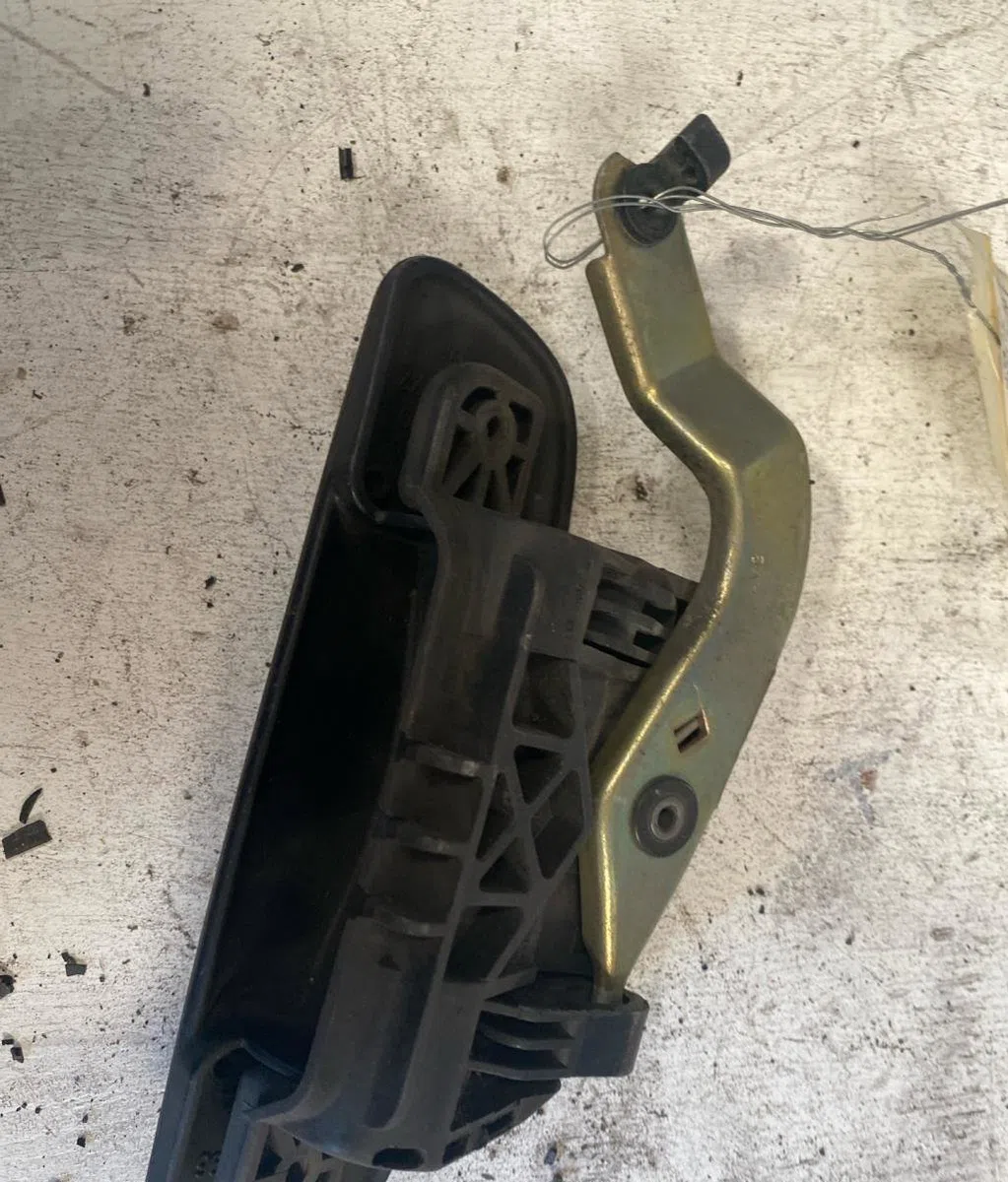 Poignee ext porte avg Citroen SAXO (S0, S1) 1.5 d (1996-2001) 5 portes occasion