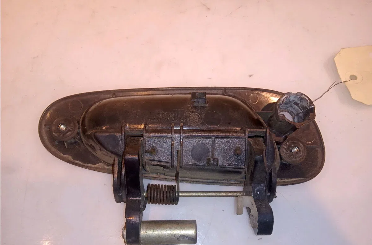Poignee ext porte avg Honda CIVIC VII Hatchback (EU, EP, EV) 1.6 i (ep2, eu8, eu6) (2001-2005) occasion