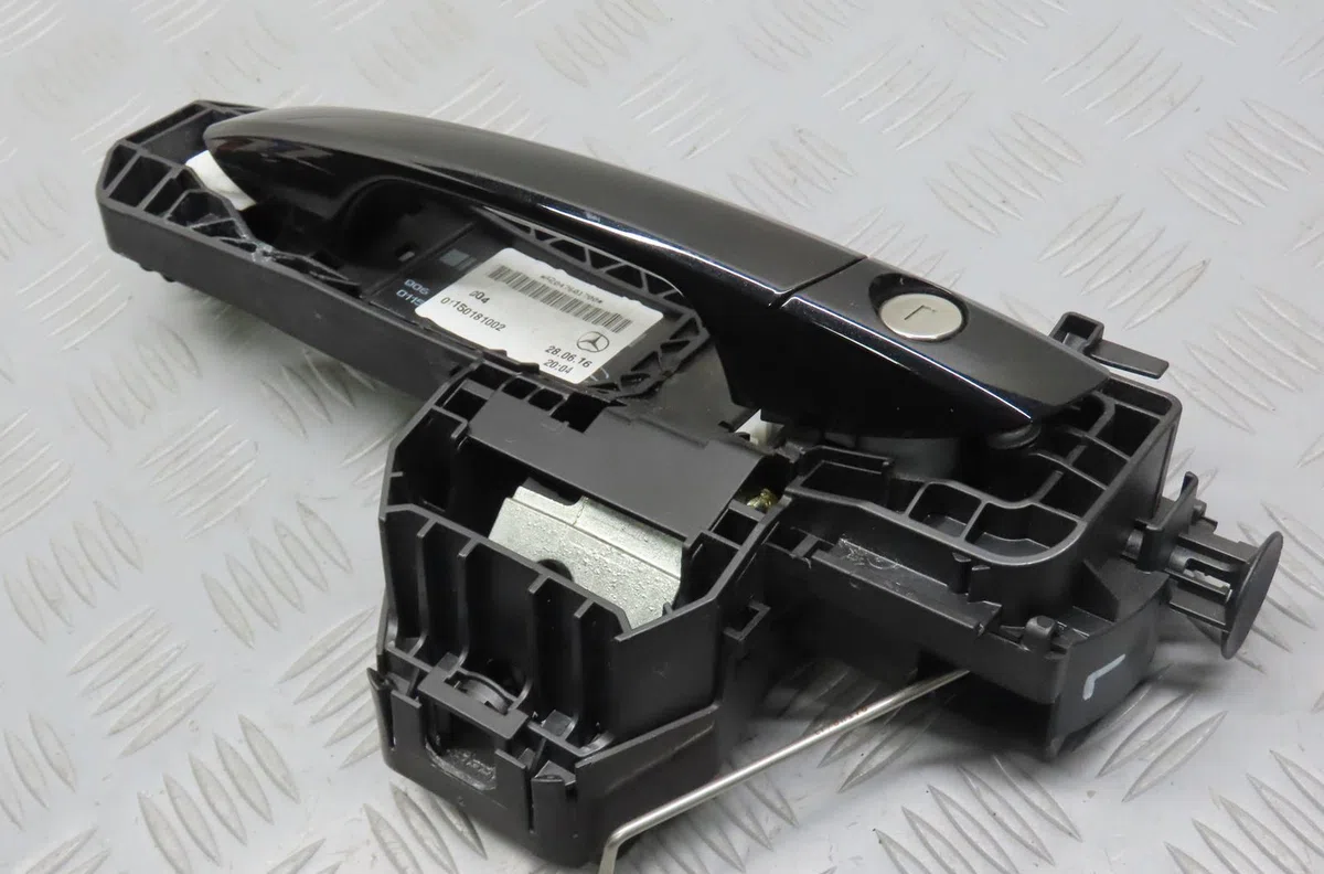 Poignee ext porte avg Mercedes-benz CLASSE A (W176) A 180 (176.042) (2012-2018) occasion