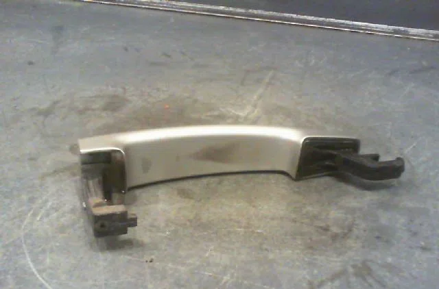 Poignee ext porte avg Opel ASTRA H GTC (A04) 1.7 cdti (l08) (2005-2010) occasion
