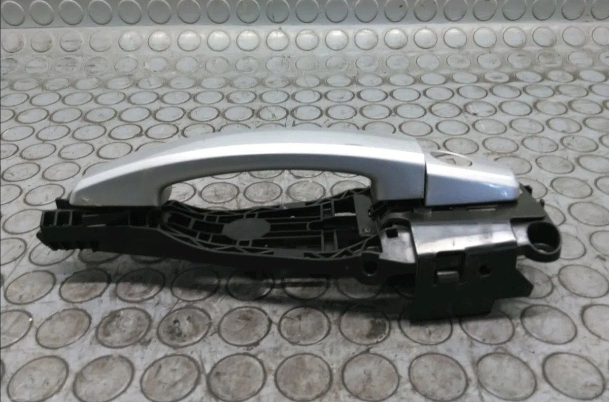 Poignee ext porte avg Opel ASTRA J Sports Tourer (P10) 1.7 cdti (35) (2010-2015) occasion