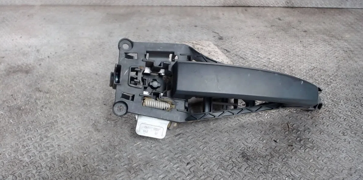Poignee ext porte avg OPEL CORSA D  CORSA D PHASE 1 occasion