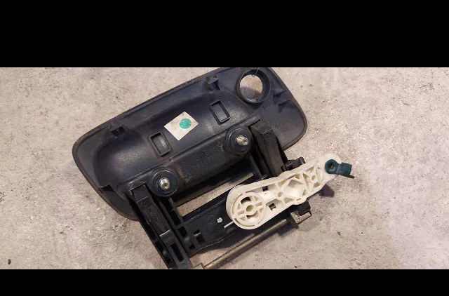 Poignee ext porte avg Opel ZAFIRA A Monospace (T98) 2.2 dti 16v (f75) (2002-2005) 5 portes occasion