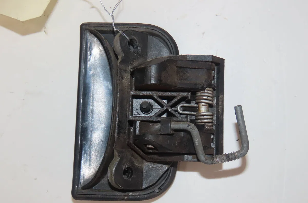Poignee ext porte avg Peugeot 106 II (1A_, 1C_) 1.4 i (1996-2004) occasion