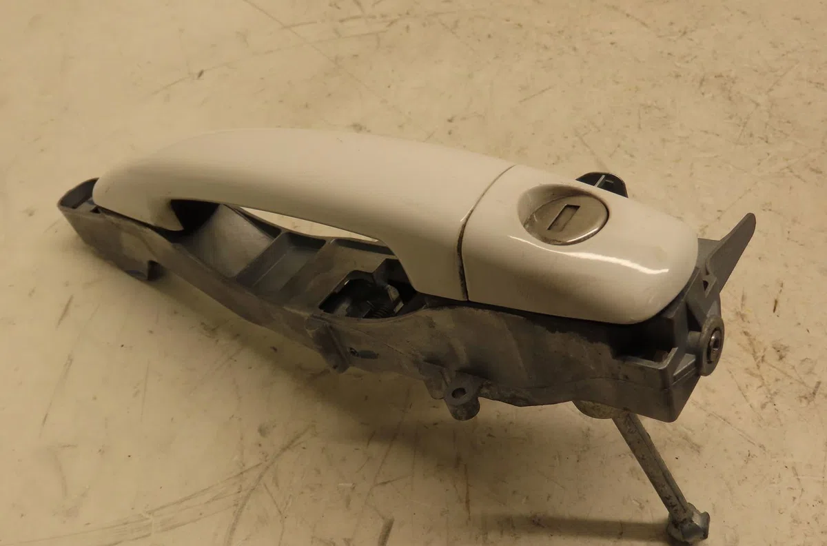 Poignee ext porte avg Peugeot 207-207 (WA_, WC_) 1.4 16v (2006-2013) 3 portes occasion