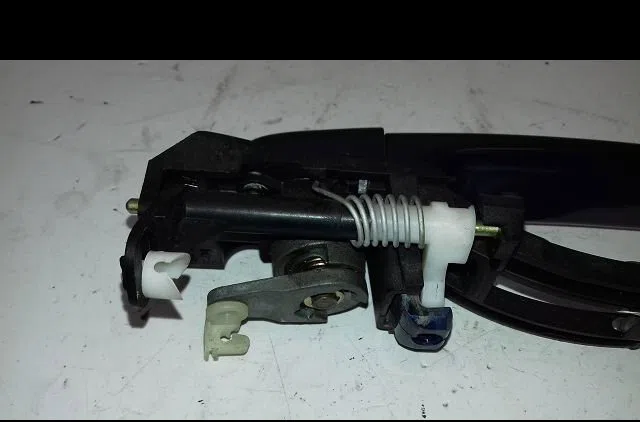 Poignee ext porte avg Peugeot 307 (3A-C) 2.0 16v (2000-2005) occasion