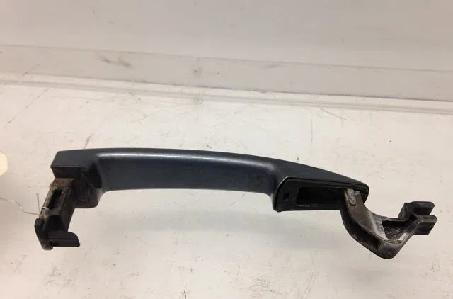 Poignee ext porte avg Peugeot 407 SW (6E_) 1.6 hdi 110 (2004-2010) 5 portes occasion