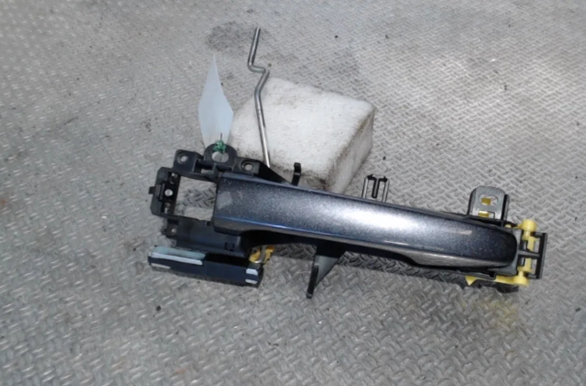 Poignee ext porte avg RENAULT CLIO 3  CLIO 3 PHASE 2 occasion