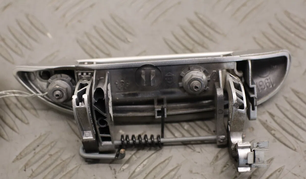 Poignee ext porte avg Renault CLIO II (BB_, CB_) 1.2 (bb0a, bb0f, bb10, bb1k, bb28, bb2d, bb2h, cb0a,... (1998-2010) 5 p