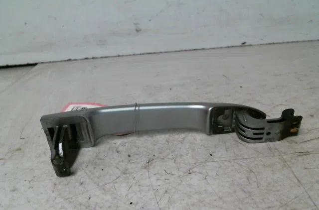 Poignee ext porte avg Renault CLIO III (BR0-1, CR0-1) 1.5 dci (br17, cr17) (2005-2012) 5 portes occasion