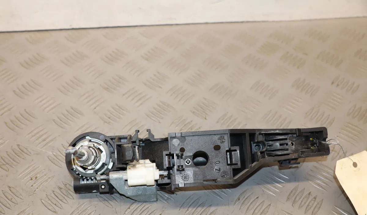 Poignee ext porte avg Renault CLIO III (BR0-1, CR0-1) 1.5 dci (c-br0g, c-br1g) (2005-2012) 5 portes occasion