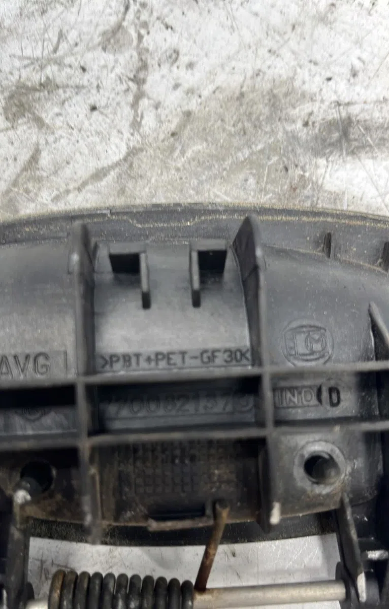 Poignee ext porte avg Renault LAGUNA I Nevada (K56_) 2.2 d (k56f-2, s56f) (1995-2001) occasion