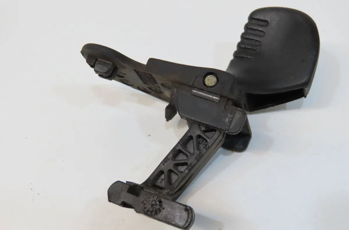 Poignee ext porte avg Renault TWINGO I (C06_) 1.2 (c063, c064) (1993-1996) 3 portes occasion
