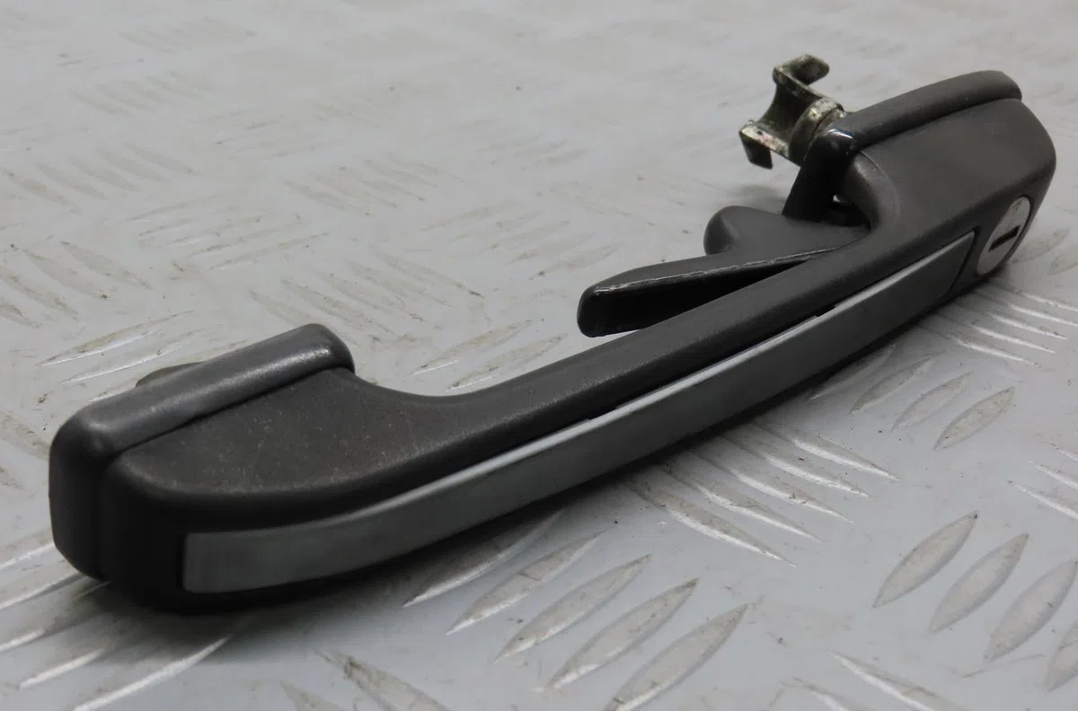Poignee ext porte avg Volkswagen GOLF II (19E, 1G1) 1.8 (1986-1990) occasion