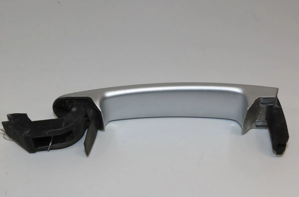 Poignee ext porte avg Volkswagen POLO (9N_, 9A_) 1.2 12v (2001-2007) 5 portes occasion