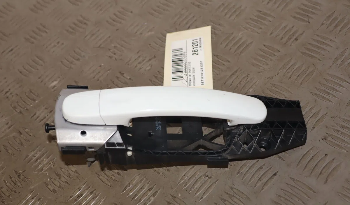 Poignee ext porte avg Volkswagen TIGUAN (5N_) 2.0 tdi 4motion (2007-2018) occasion