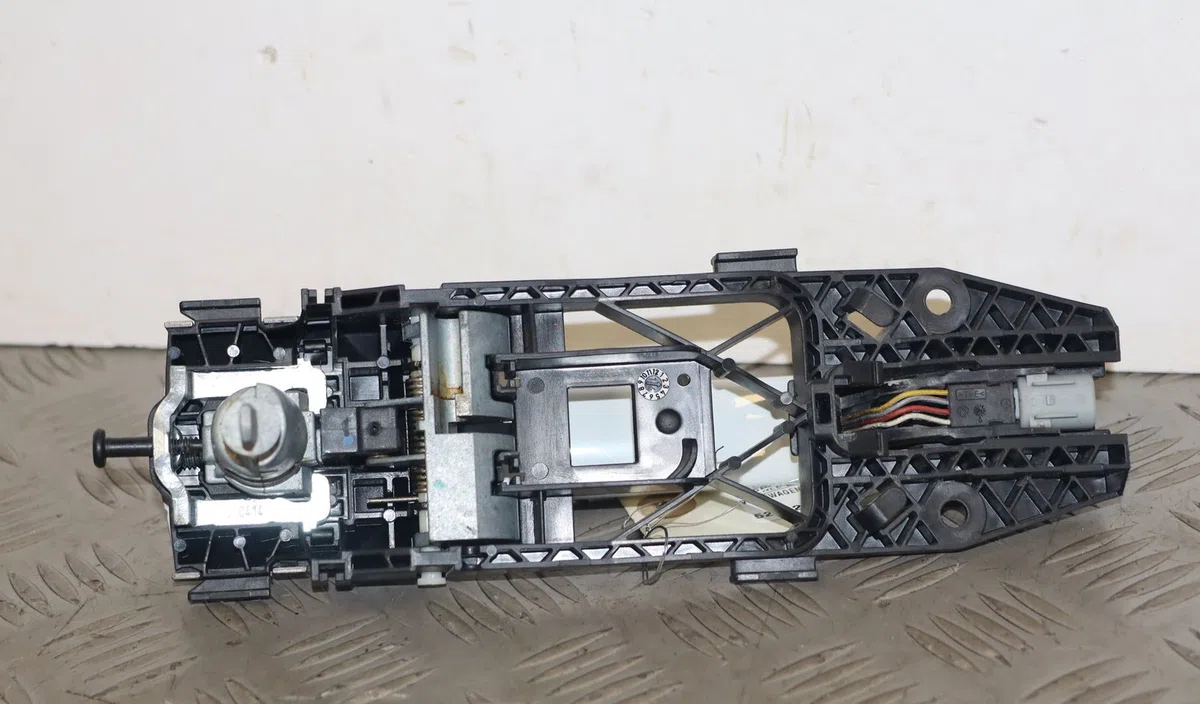Poignee ext porte avg Volkswagen TIGUAN (5N_) 2.0 tdi 4motion (2007-2018) occasion