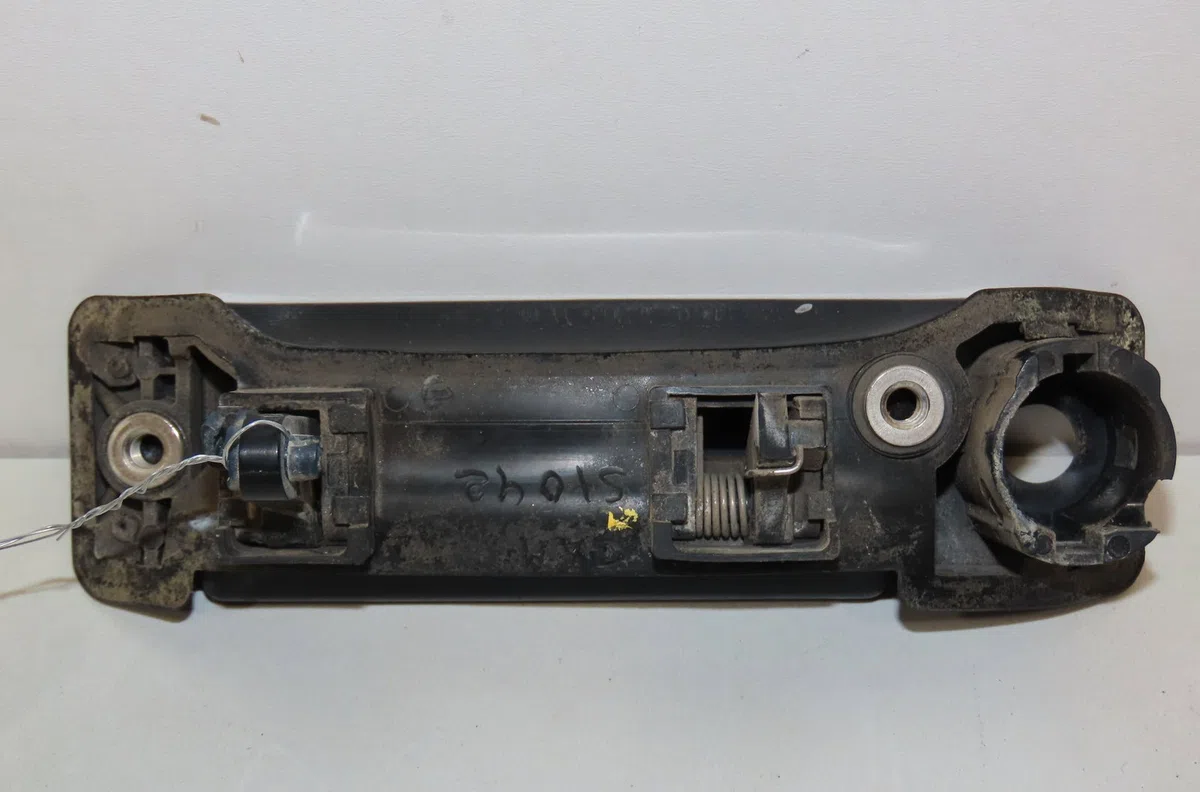 Poignee ext porte battante d Toyota HIACE IV Camionnette (__H1_, __H2_) 2.5 d-4d (klh12, klh22) (2001-2006) occasion