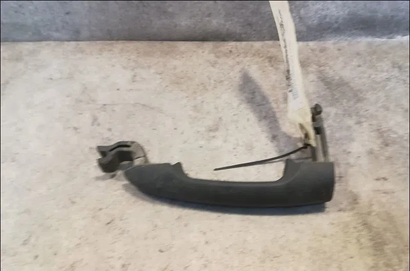 Poignee ext porte battante g Renault KANGOO Express (FW0-1_) 1.5 dci 75 (fw07, fw10, fw04) (2010) 4 portes occasion