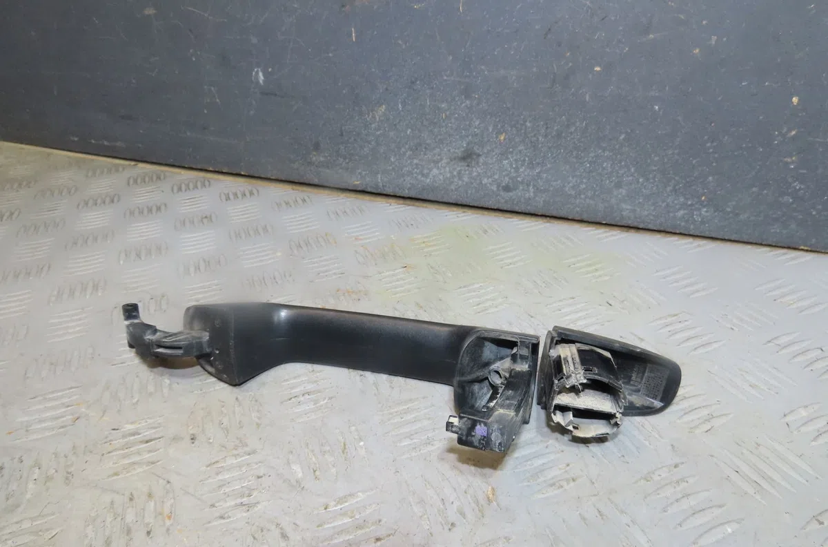 Poignee ext porte coulissante d Mercedes-benz VITO Camionnette (W447) 109 cdi (447.601, 447.603, 447.605) (2014) occasio
