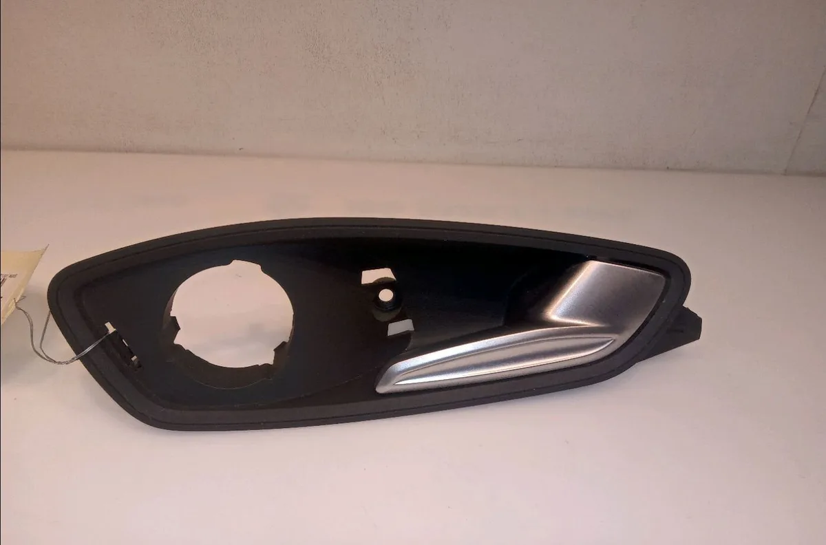 Poignee int porte ard Audi A1 Sportback (8XA, 8XF) 1.4 tdi (2014-2018) occasion