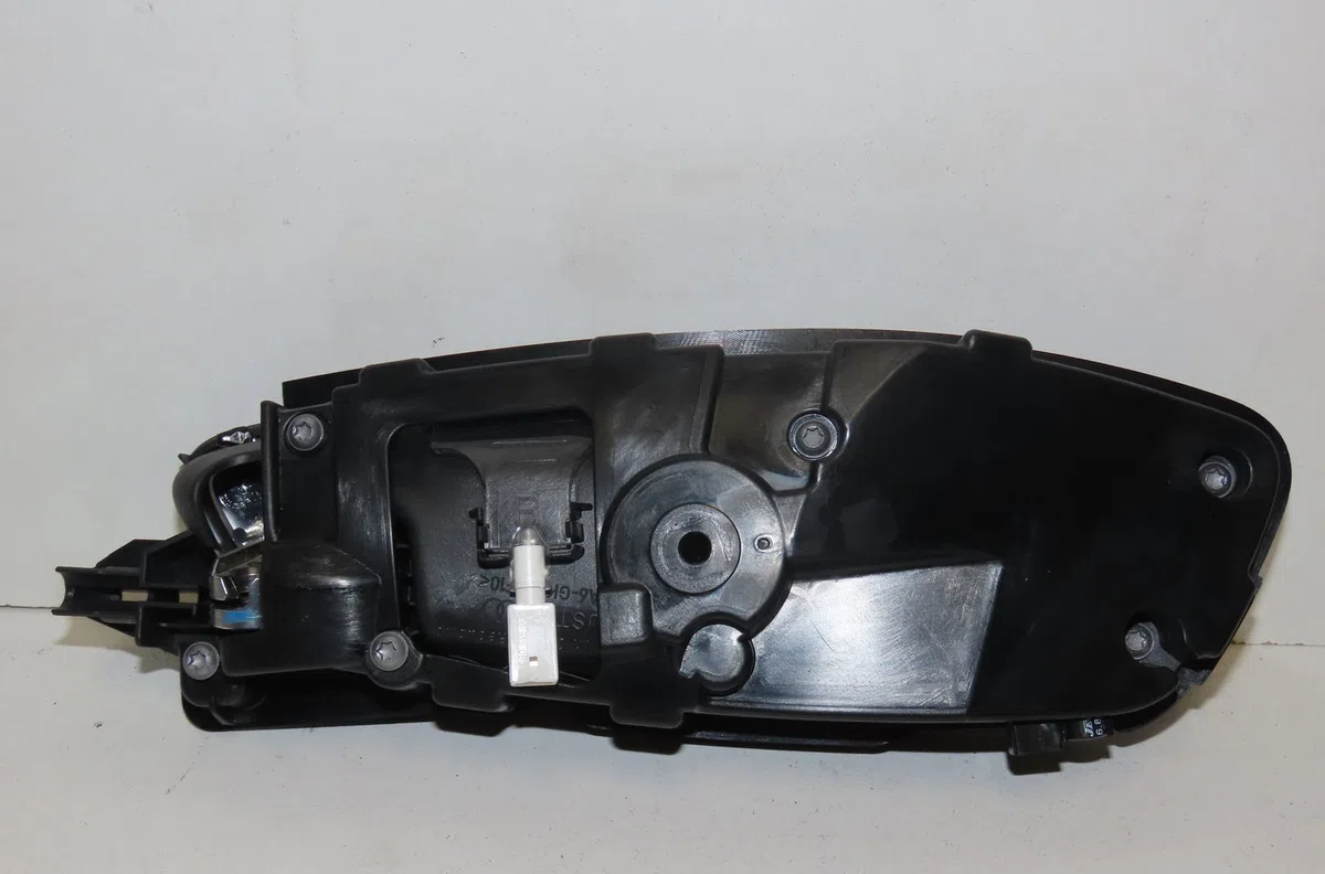 Poignee int porte ard Audi A1 Sportback (8XA, 8XF) 1.4 tfsi (2011-2015) occasion
