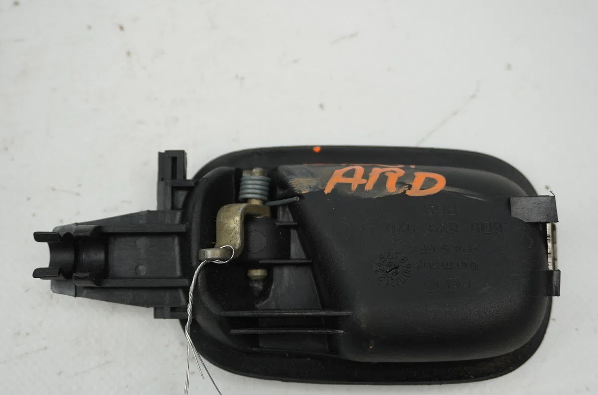 Poignee int porte ard Audi A4 B5 (8D2) 1.9 tdi (1995-2000) occasion