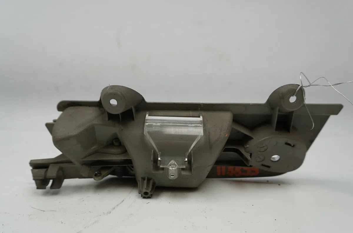 Poignee int porte ard Audi A4 B7 Avant (8ED) 2.0 tdi 16v (2004-2008) occasion