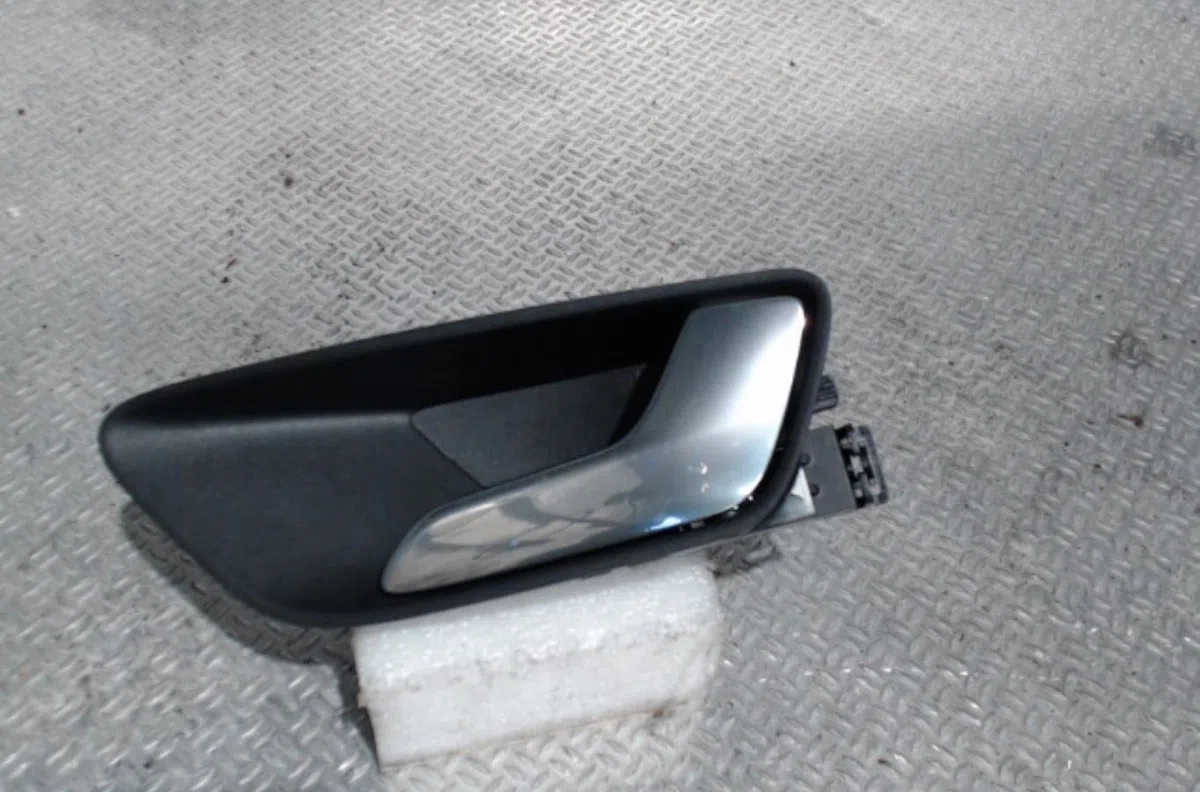 Poignee int porte ard FORD FIESTA 7  FIESTA 7 PHASE 1 occasion