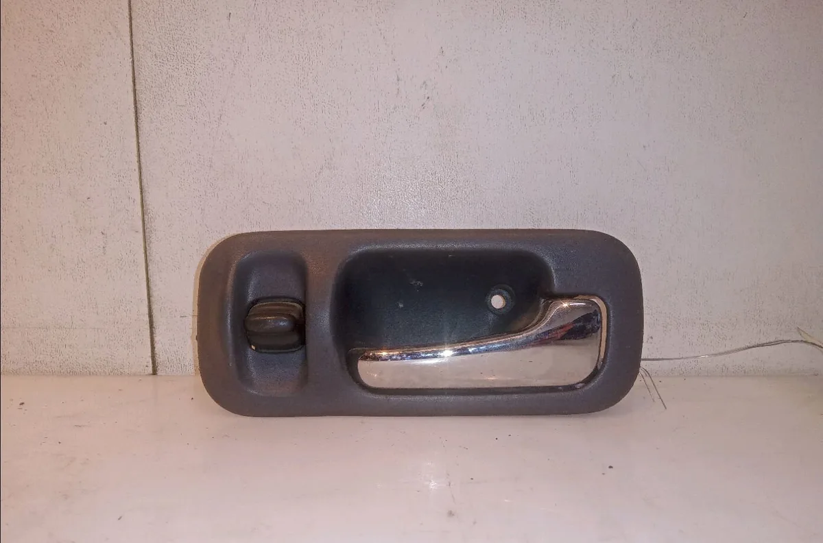 Poignee int porte ard Honda CR-V I (RD) 2.0 16v 4wd (rd1, rd3) (1995-2001) occasion
