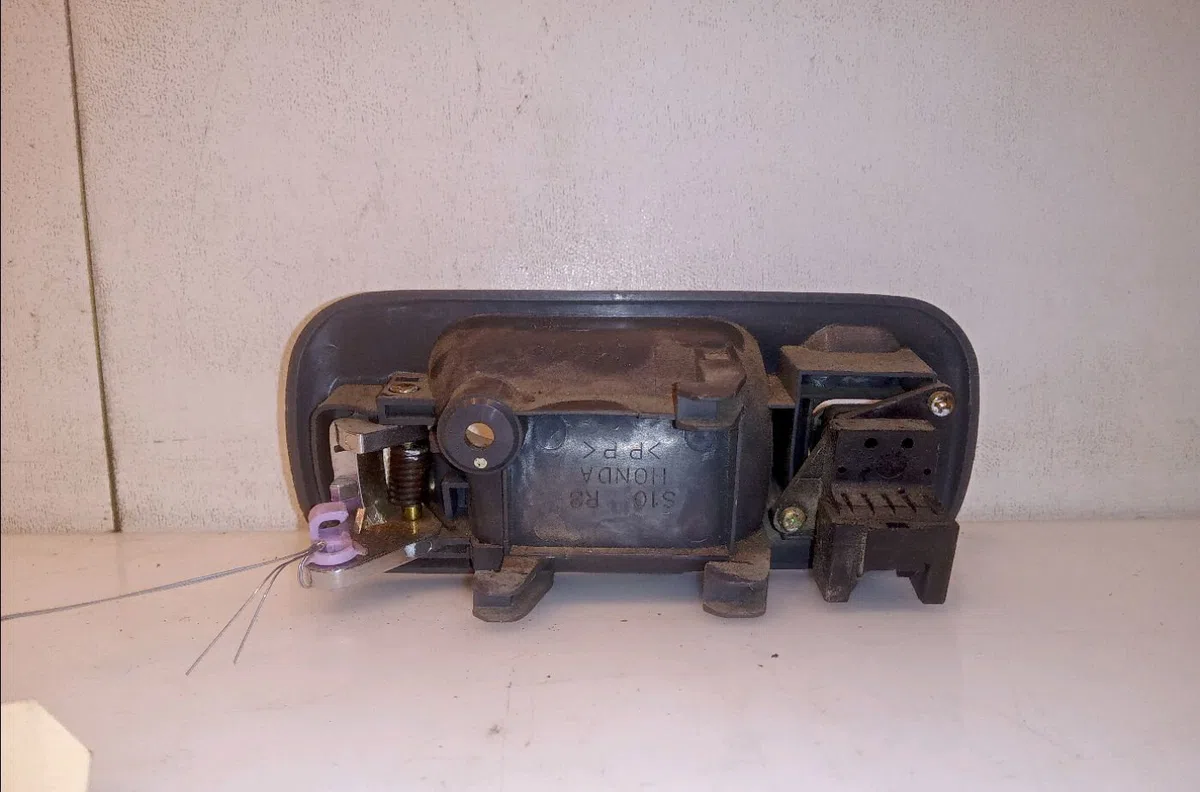 Poignee int porte ard Honda CR-V I (RD) 2.0 16v 4wd (rd1, rd3) (1995-2001) occasion
