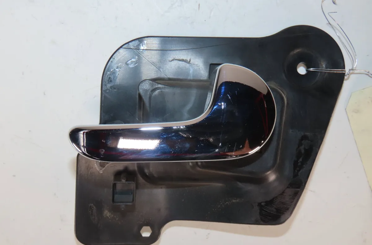 Poignee int porte ard Opel MERIVA A Monospace (X03) 1.4 16v twinport (e75) (2004-2010) occasion