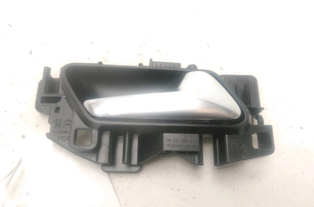 Poignee int porte ard Peugeot 2008 II (UD_, US_, UY_, UK_) 1.5 bluehdi 110 (udyhsk) (2021) occasion