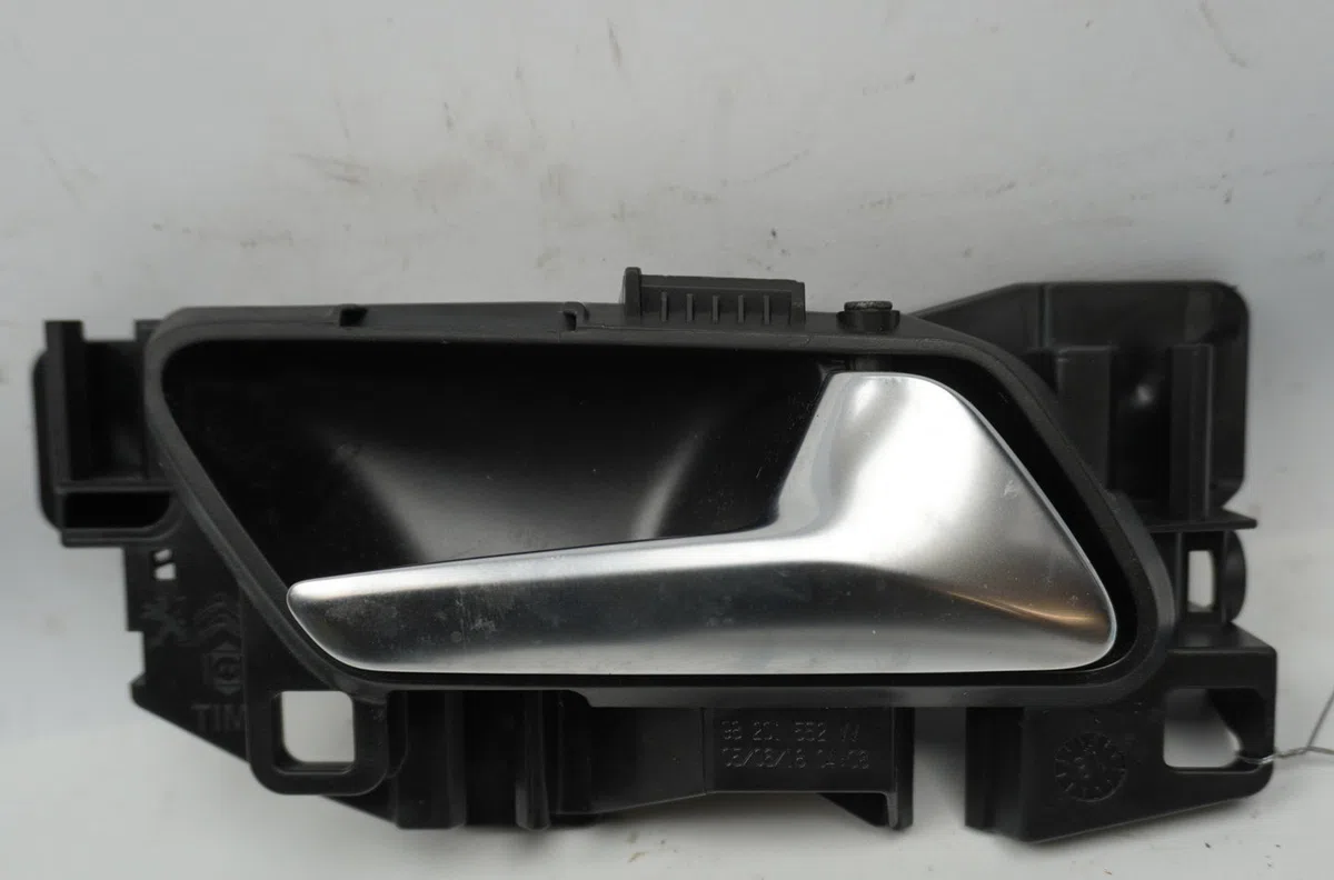 Poignee int porte ard Peugeot 3008 SUV (MC_, MR_, MJ_, M4_) 1.2 thp- puretech 130 (mrhnsm, mrhnsu, mrhnsj, mrhnyw,... (2