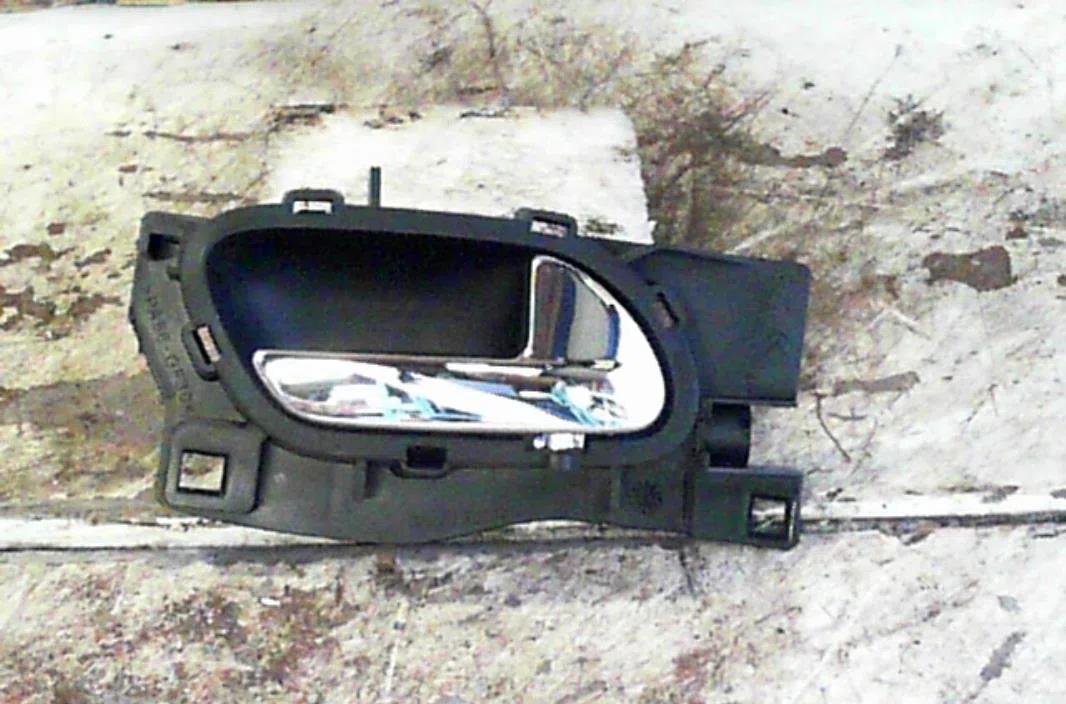 Poignee int porte ard PEUGEOT 407  407 PHASE 1 occasion