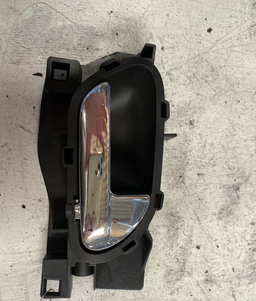 Poignee int porte ard Peugeot 407 (6D_) 2.0 hdi 135 (6drhrh, 6drhre, 6drhrg, 6drhrj) (2004-2010) 4 portes occasion