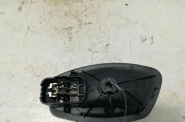 Poignee int porte ard Renault CAPTUR I (J5_, H5_) 1.2 tce 120 (2013) occasion