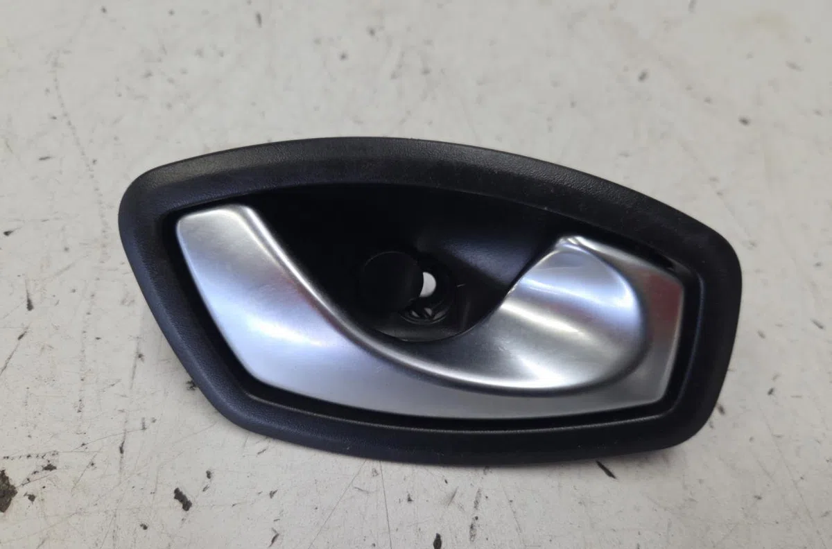 Poignee int porte ard RENAULT CLIO 4 PHASE 2 occasion