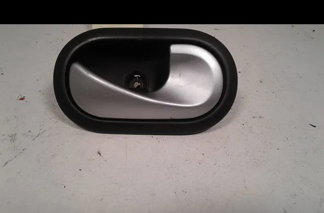 Poignee int porte ard Renault CLIO III (BR0-1, CR0-1) 1.5 dci (2010-2014) 3 portes occasion