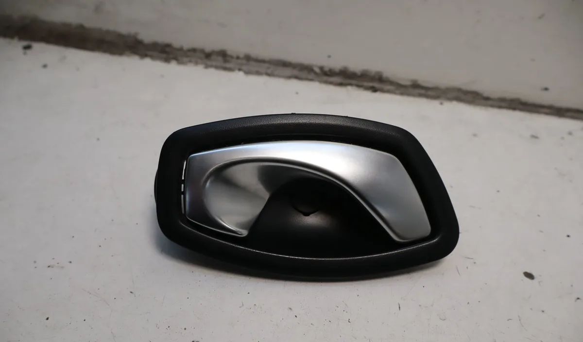 Poignee int porte ard Renault CLIO IV (BH_) 0.9 tce 90 (2012) 5 portes occasion