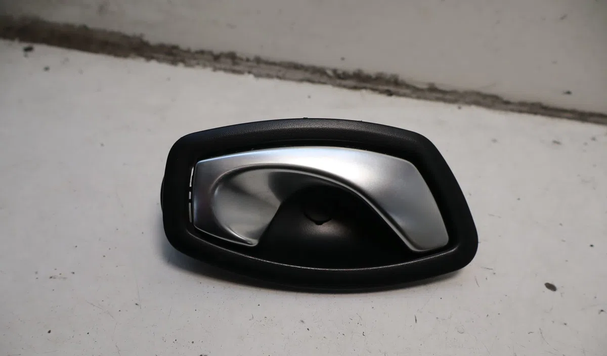 Poignee int porte ard Renault CLIO IV (BH_) 0.9 tce 90 (2012) 5 portes occasion