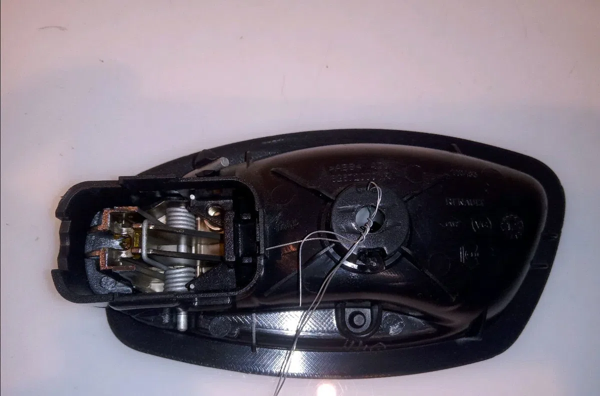 Poignee int porte ard Renault CLIO IV (BH_) 1.5 dci 90 (2012) 5 portes occasion