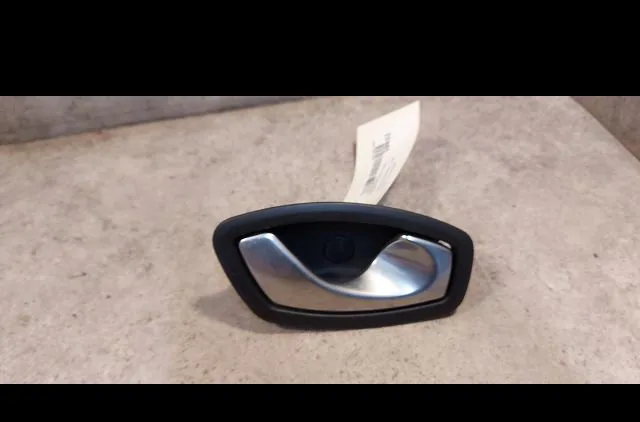 Poignee int porte ard Renault GRAND SCÉNIC III (JZ0-1_) 1.5 dci (2009) occasion