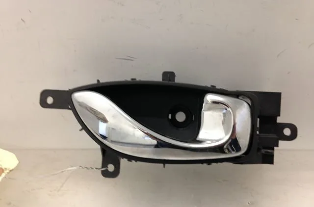 Poignee int porte ard Renault KOLEOS I (HY_) 2.0 dci 4x4 (hy0k) (2008) occasion