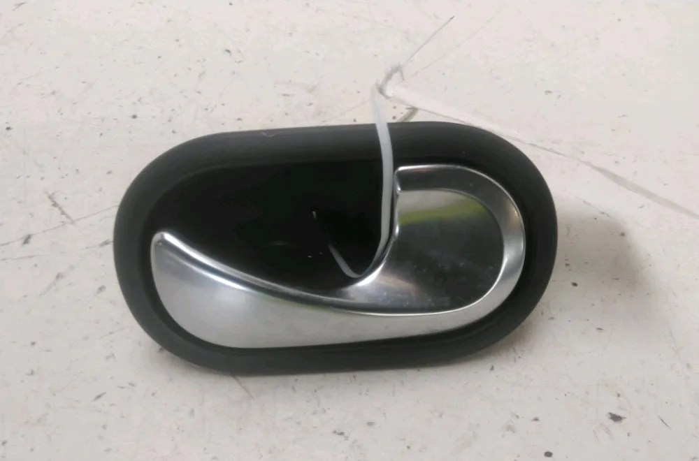 Poignee int porte ard Renault TWINGO III (BCM_, BCA_) 1.0 sce 70 (2014) 5 portes occasion