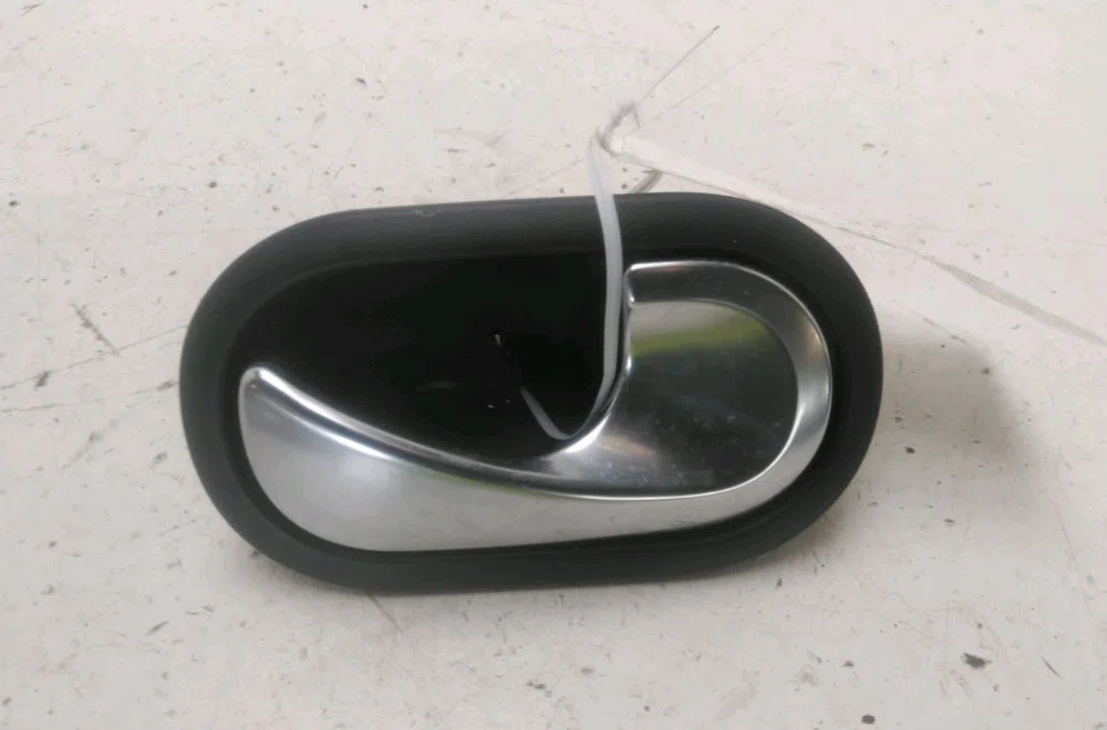 Poignee int porte ard Renault TWINGO III (BCM_, BCA_) 1.0 sce 70 (2014) 5 portes occasion