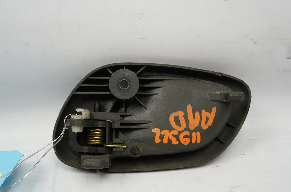 Poignee int porte ard Suzuki IGNIS I (FH) 1.3 4wd (rg413) (2000-2003) occasion